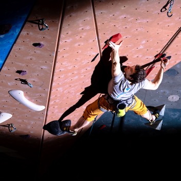 climb up comp final22.jpg